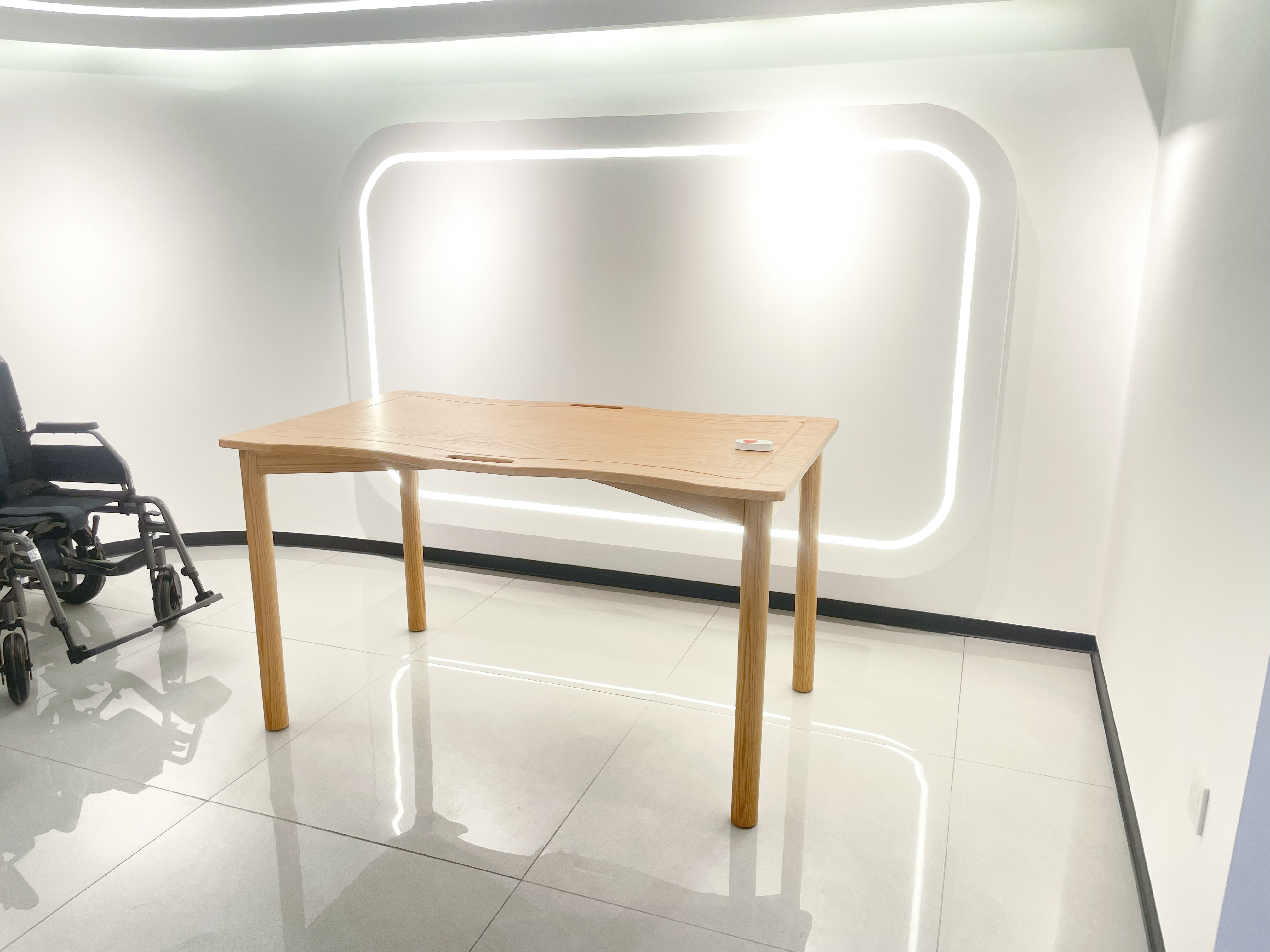 EF-T04 Elderly care table (Wave)