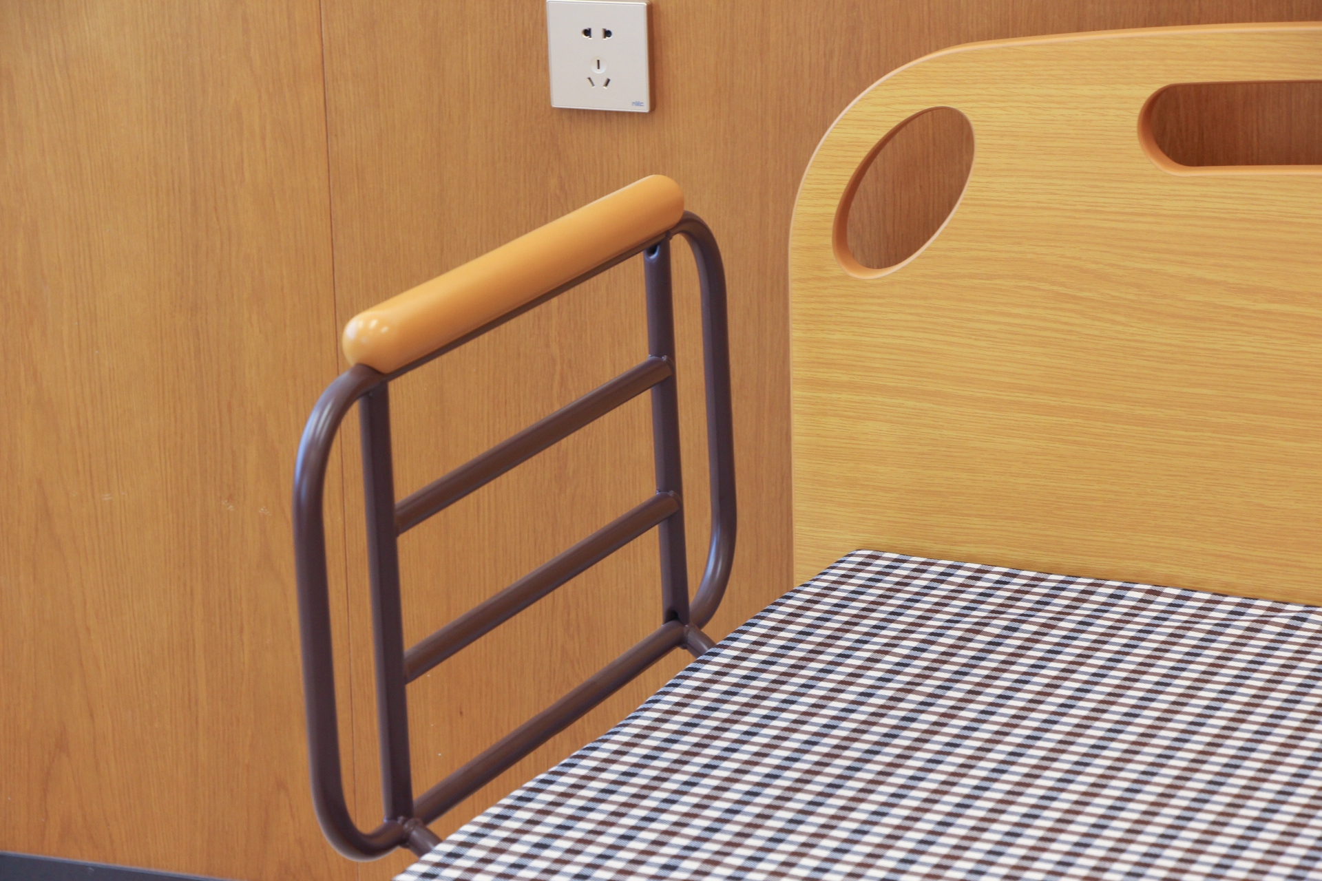 EF-B04 Elderly care nursing bed (Functions are optional)