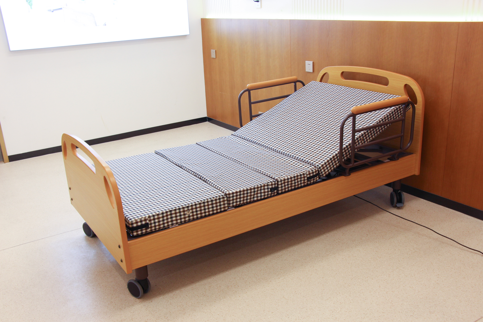 Safe and Comfortable Bedroom Design for Seniors