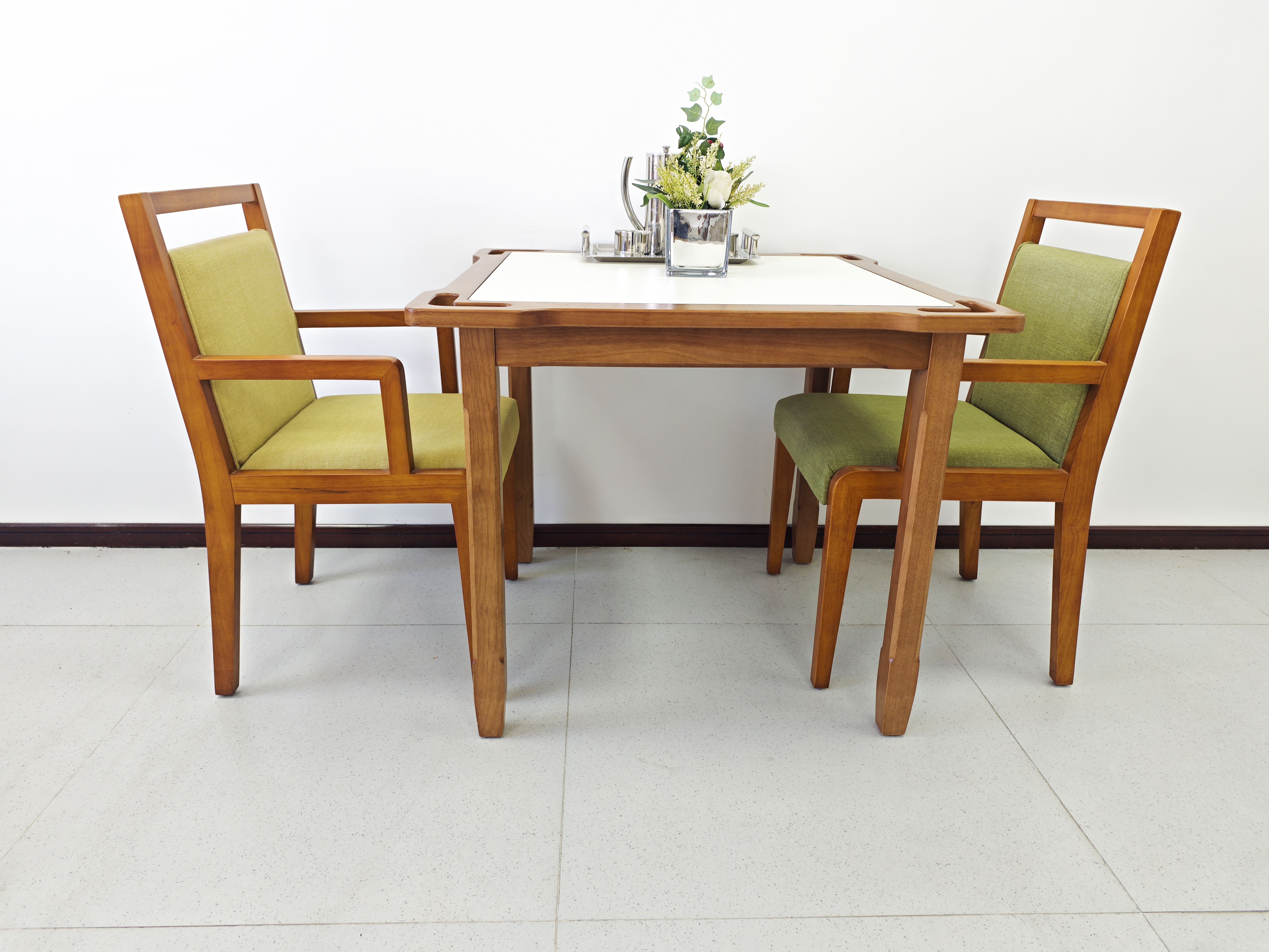 Why Should a Dining Table Have a Water Drainage Groove?
