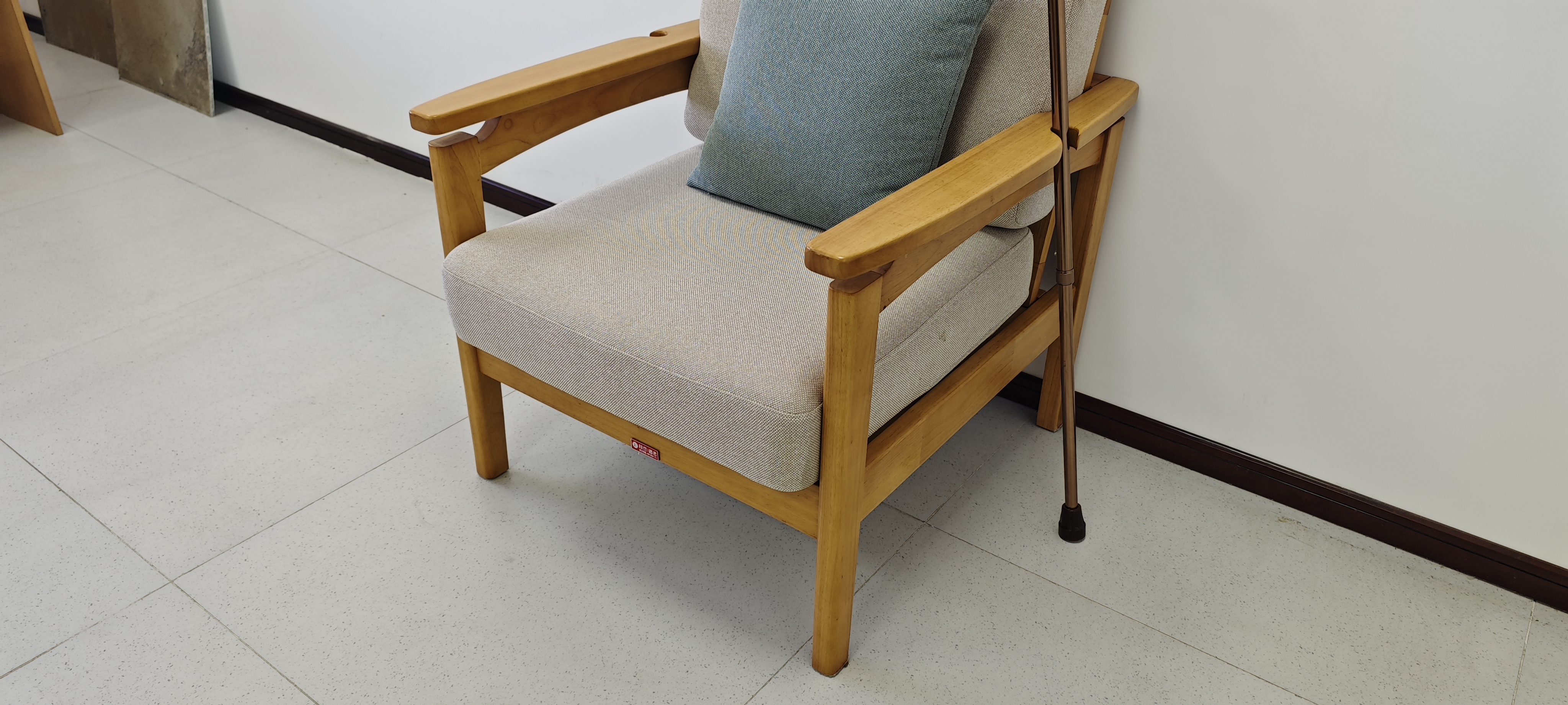 Choosing the Right Chair for Seniors: Comfort, Support, and Safety Matter