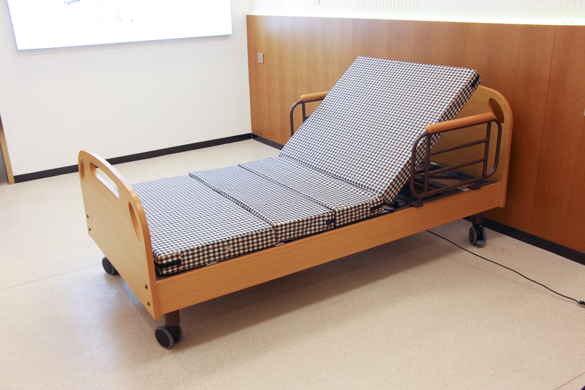 EF-B04 Electric nursing bed  Real shot