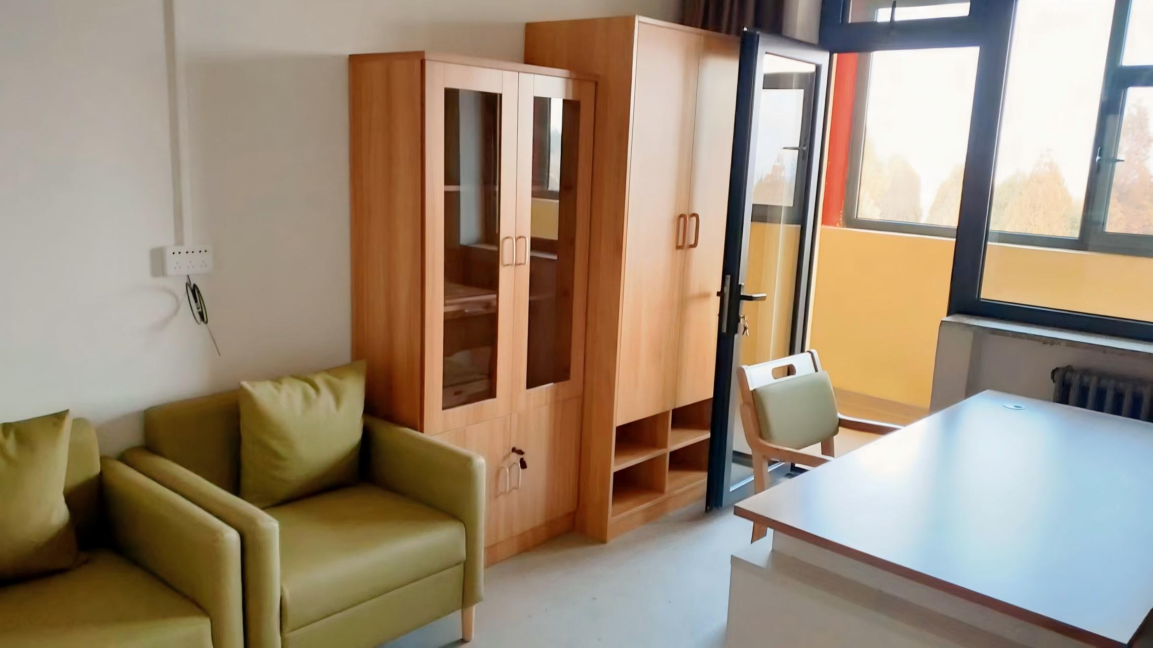 Senior-Friendly Furniture Buying Guide: Key Considerations for Safety, Comfort, and Functionality